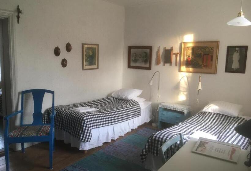 Номер Стандарт Четырехместный Совместный Санузел, Brunnsta Gård