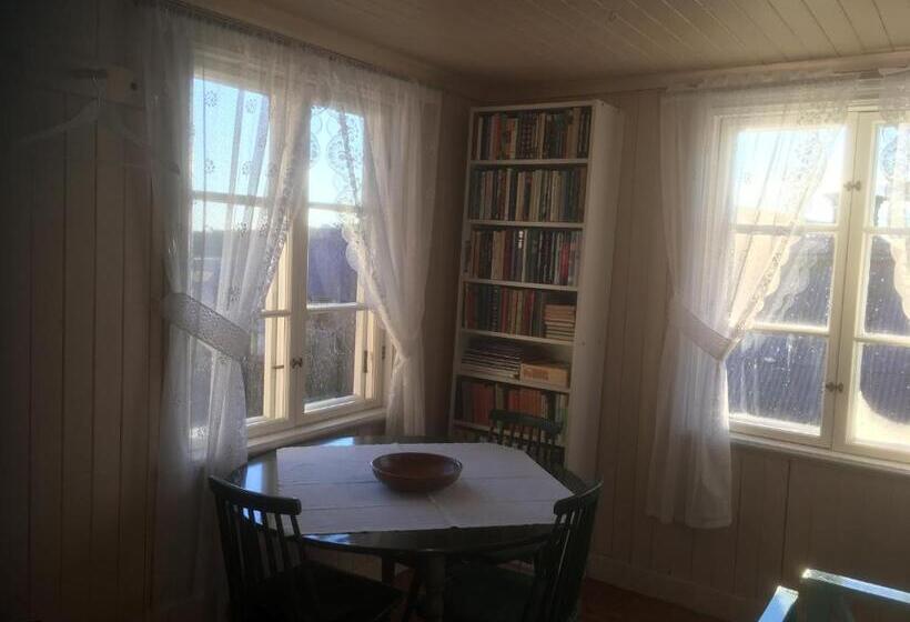 Номер Стандарт Вид на Сад, Brunnsta Gård