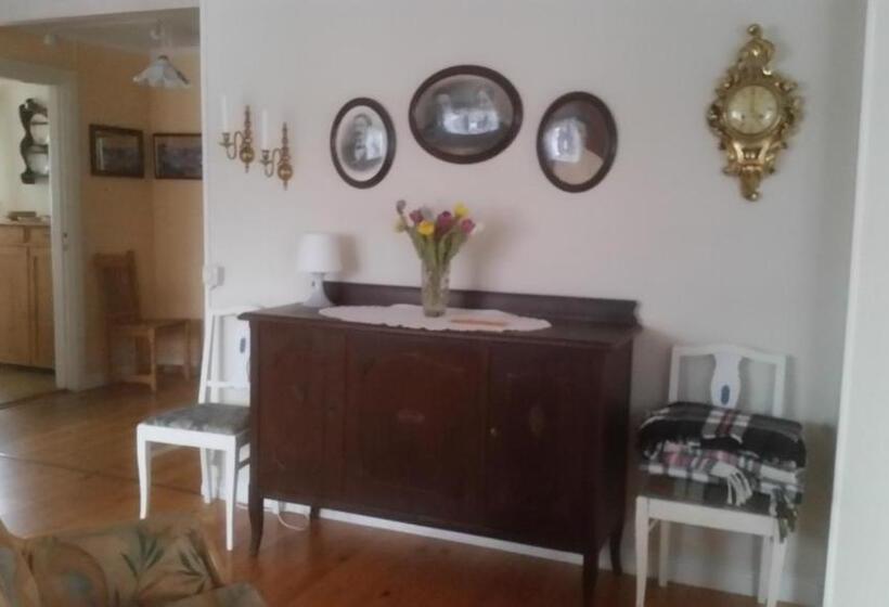 Люкс 3 Спальни, Brunnsta Gård