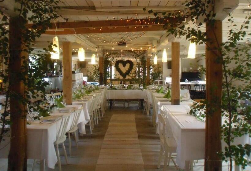 Люкс 3 Спальни, Brunnsta Gård