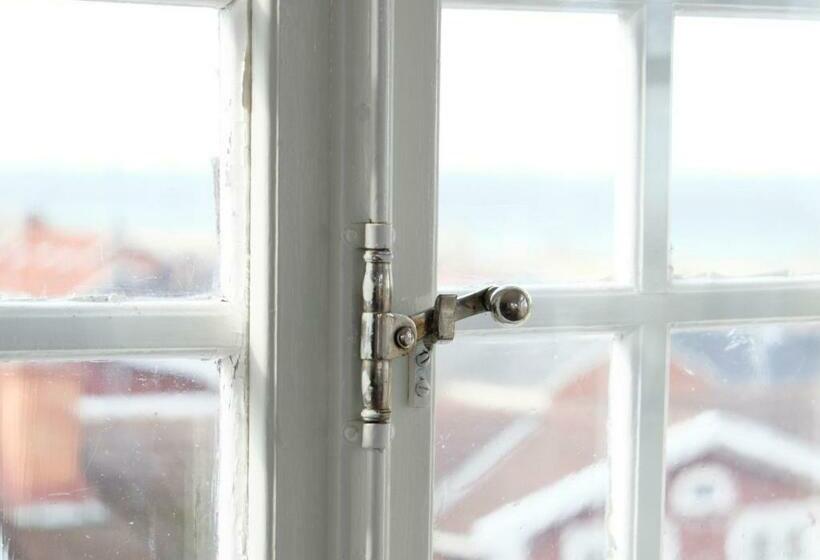 Люкс Вид на Море, Grenna Hotell