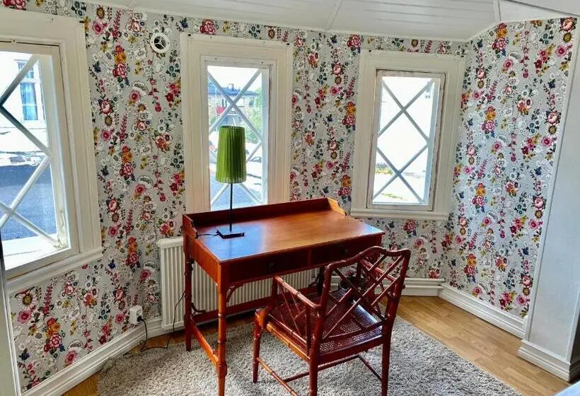 Talo 2 Makuuhuonetta, Grenna Hotell