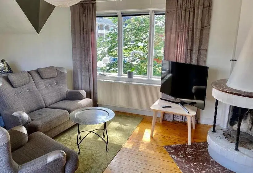 Talo 2 Makuuhuonetta, Grenna Hotell
