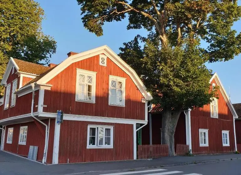 Perhehuone, Grenna Hotell