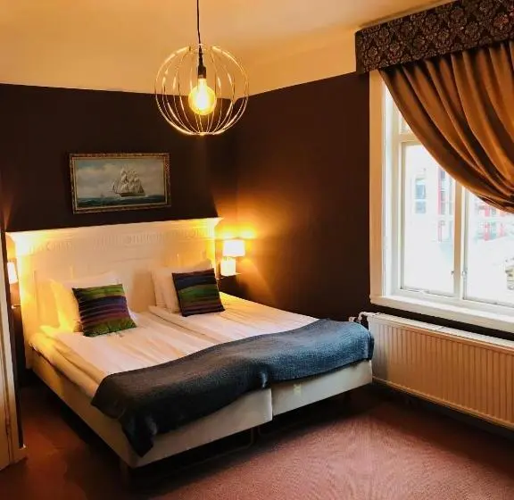 Perhehuone, Grenna Hotell