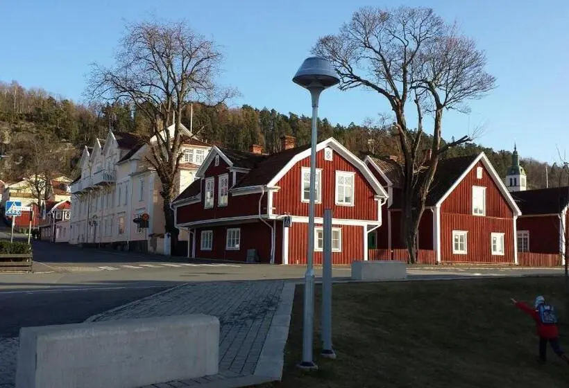 Perhehuone, Grenna Hotell