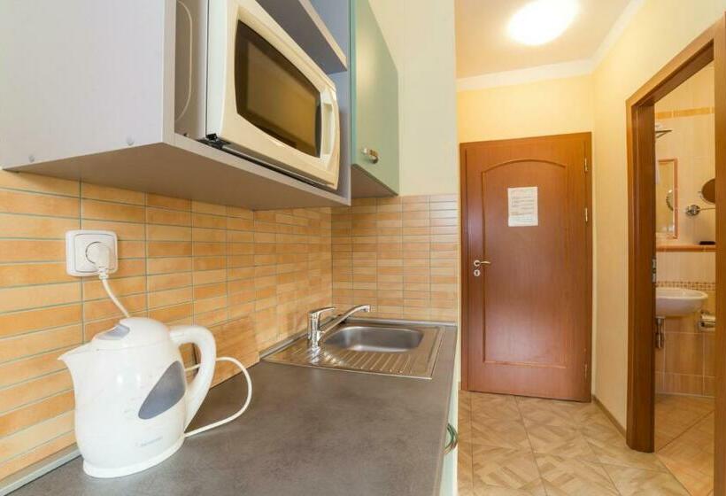 חדר סטודיו סטנדרד, Admiral