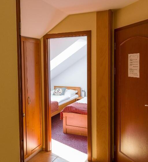 דירת חדר, Admiral