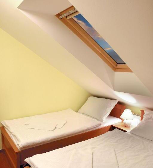 דירת חדר, Admiral