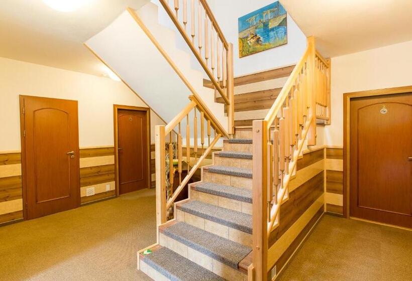 דירת חדר, Admiral