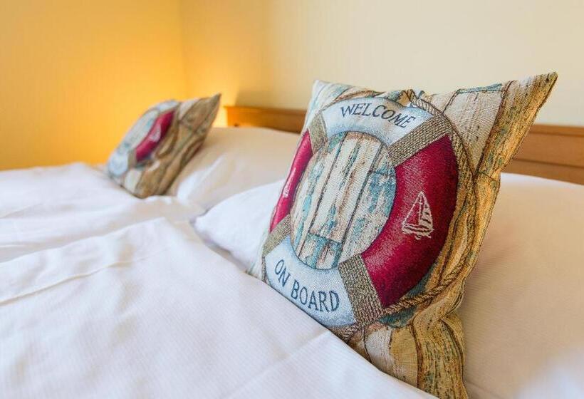 דירת חדר, Admiral