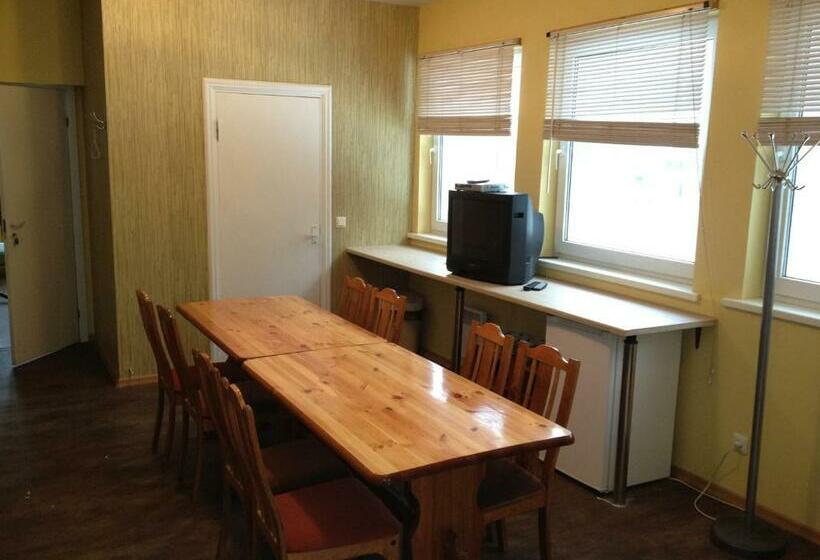 اتاق خانوادگی, Baiļi