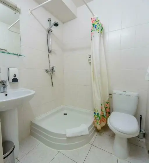 اتاق استاندارد سه نفره, Bar Grafaite