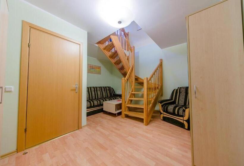 اتاق استاندارد سه نفره, Bar Grafaite