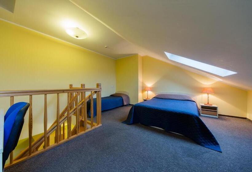 اتاق استاندارد سه نفره, Bar Grafaite