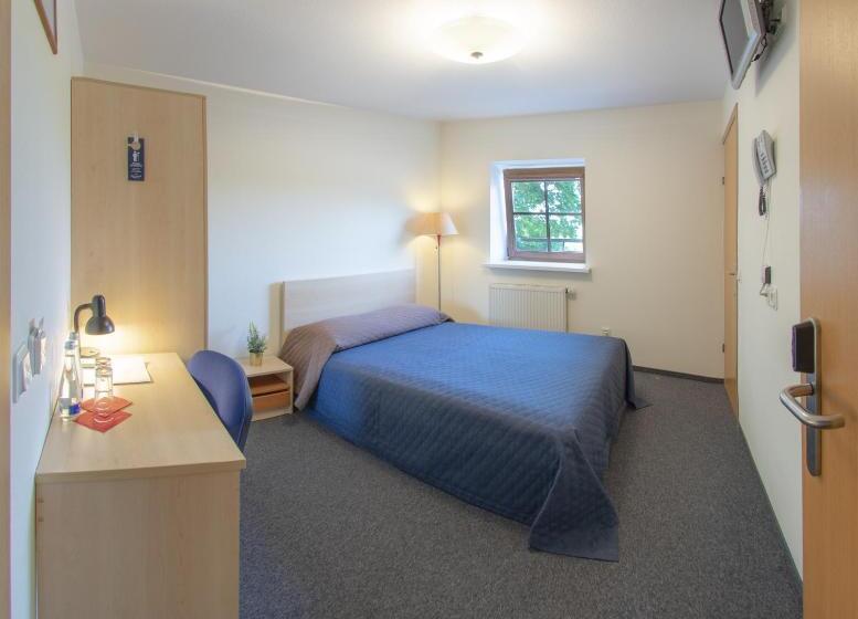 اتاق استاندارد یک نفره, Bar Grafaite