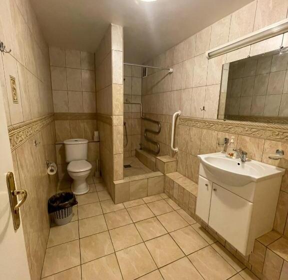 اتاق استاندارد سه نفره, Bed And Breakfast Taurage Center