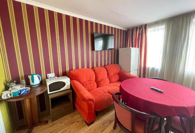اتاق استاندارد سه نفره, Bed And Breakfast Taurage Center
