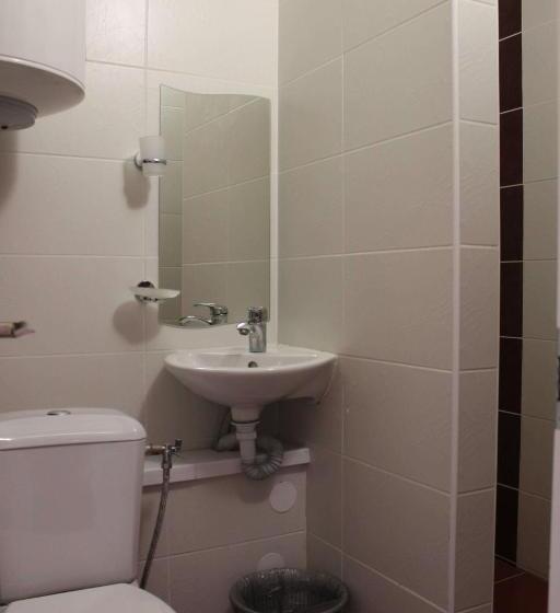 اتاق استاندارد سه نفره, Bed And Breakfast Taurage Center