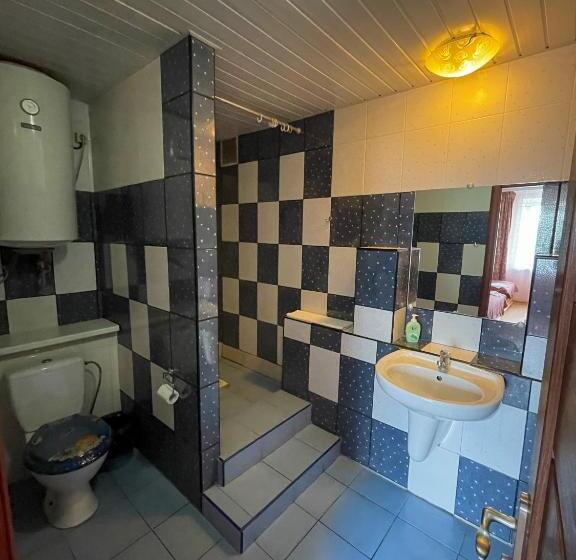 اتاق استاندارد سه نفره, Bed And Breakfast Taurage Center