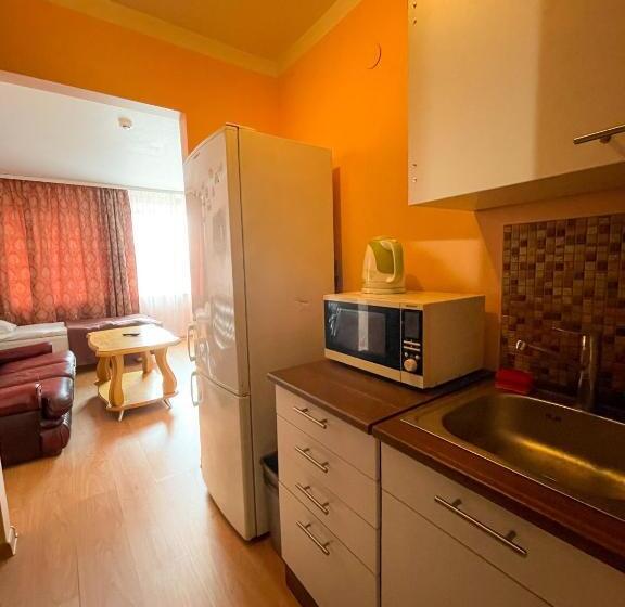 اتاق استاندارد سه نفره, Bed And Breakfast Taurage Center