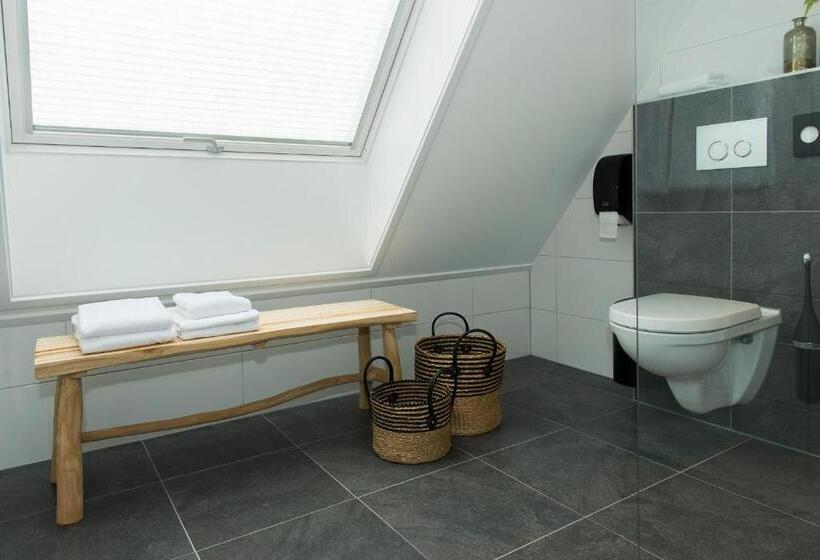 חדר משפחתי, Bru