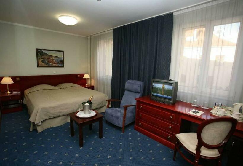 اتاق سوپریور, Draakon