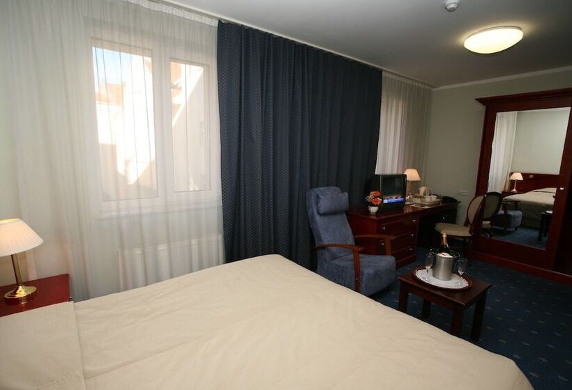 اتاق سوپریور, Draakon