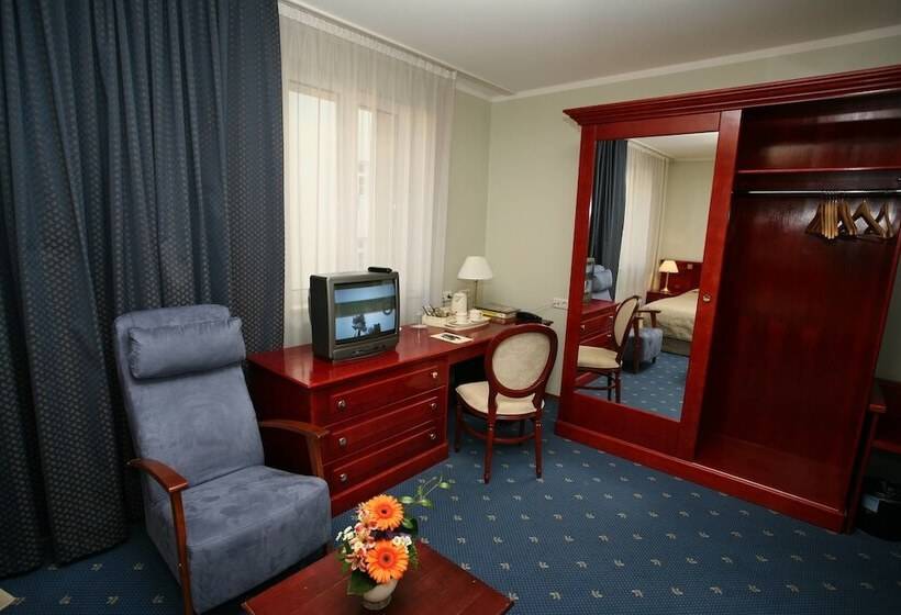 اتاق سوپریور, Draakon