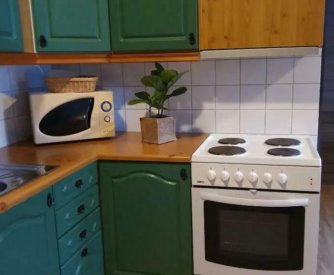 استودیوی استاندارد, Gargia Lodge