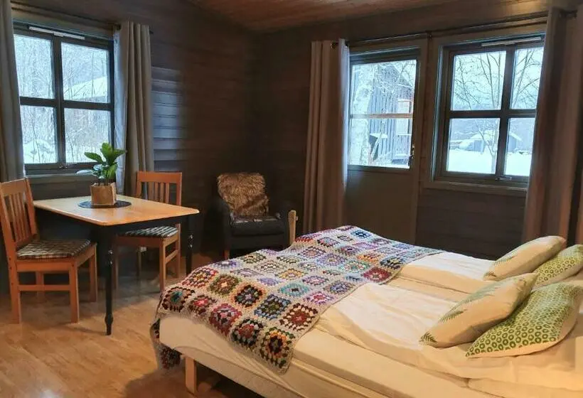 استودیوی استاندارد, Gargia Lodge