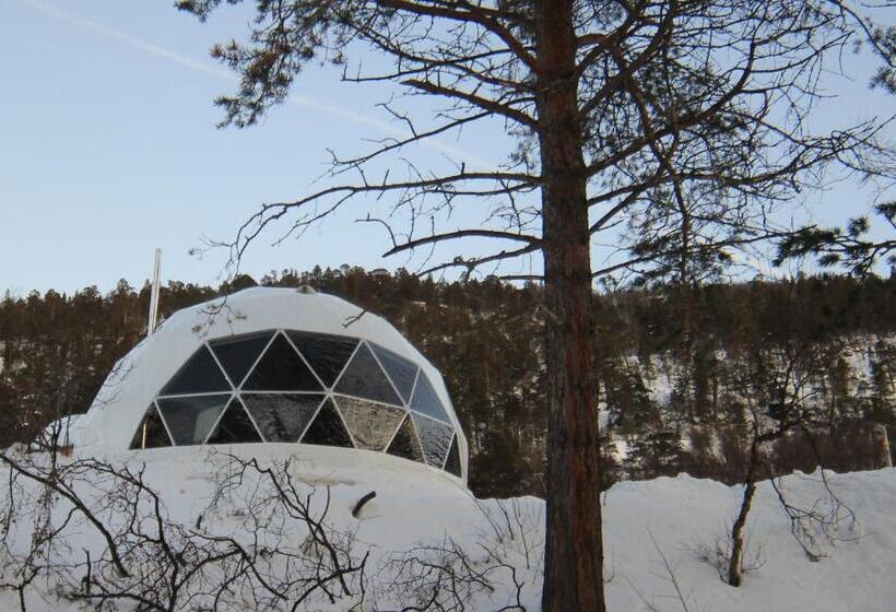 كوخ قياسي, Gargia Lodge