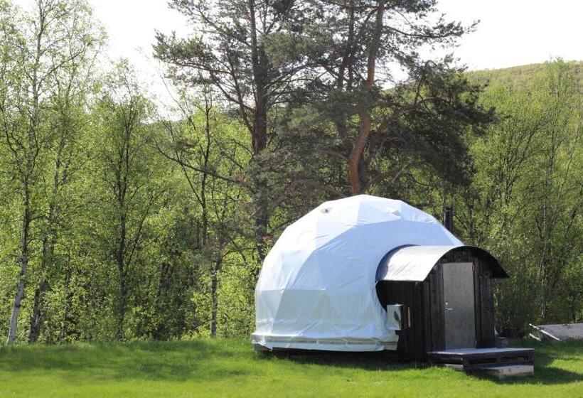 كوخ قياسي, Gargia Lodge