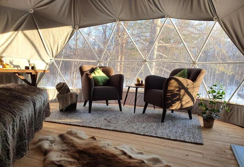 كوخ قياسي, Gargia Lodge