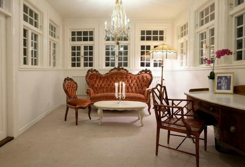 Люкс Вид на Море, Grenna Hotell