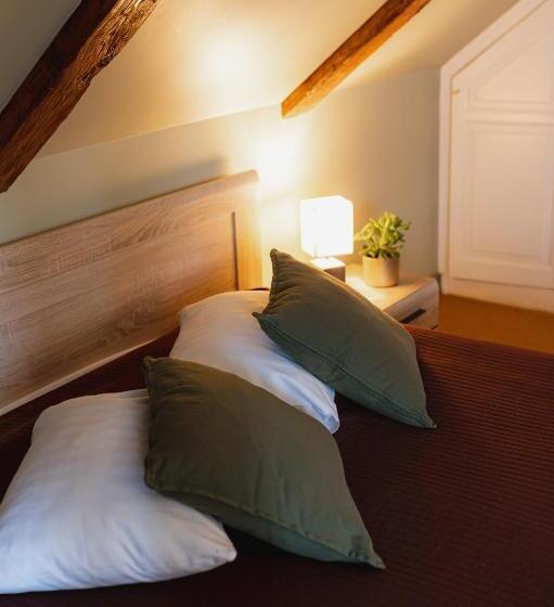 اتاق استاندارد, Jēkaba Sēta