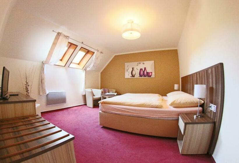 스탠다드 룸, Koruna