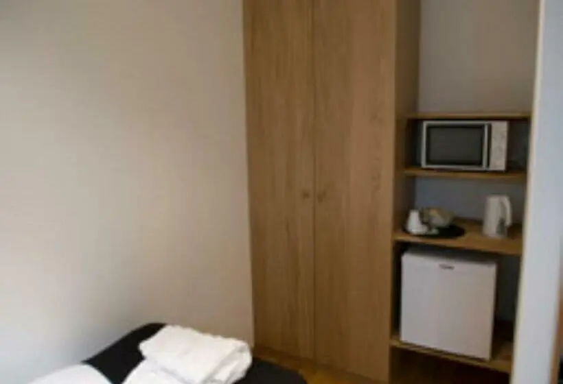 Basic Yhden Hengen Huone, L Valsaren