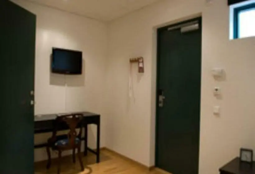 Basic Yhden Hengen Huone, L Valsaren