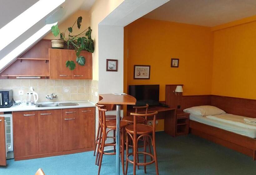 חדר משפחתי, Praha