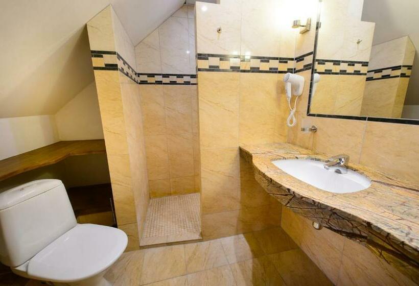 اتاق خانوادگی, Ränduri Guesthouse