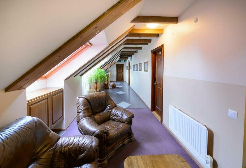 اتاق خانوادگی, Ränduri Guesthouse