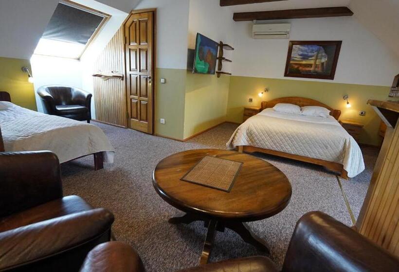 اتاق خانوادگی, Ränduri Guesthouse