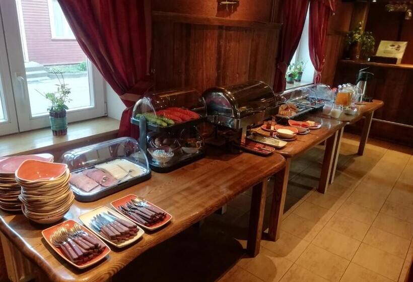 اتاق ساده سه‌ نفره, Ränduri Guesthouse