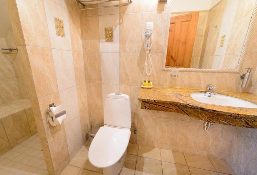 اتاق ساده سه‌ نفره, Ränduri Guesthouse