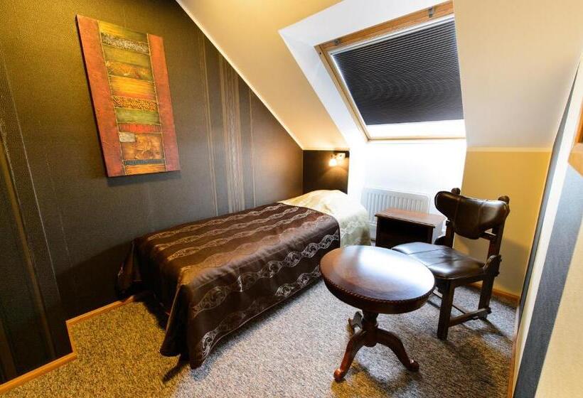 اتاق ساده سه‌ نفره, Ränduri Guesthouse