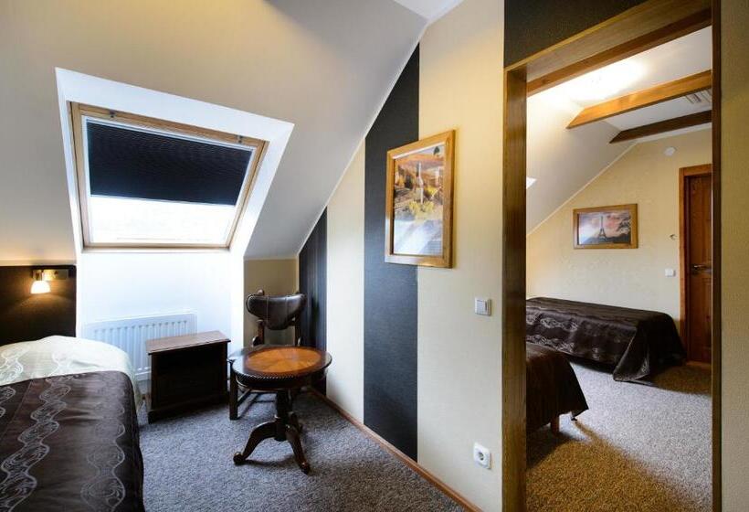 اتاق ساده سه‌ نفره, Ränduri Guesthouse