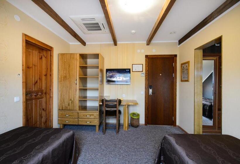 اتاق ساده سه‌ نفره, Ränduri Guesthouse