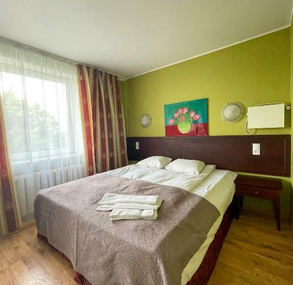 اتاق استاندارد یک نفره, Bed And Breakfast Taurage Center
