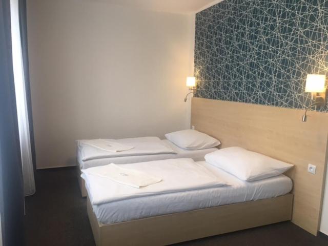 غرفة قياسية, Trim